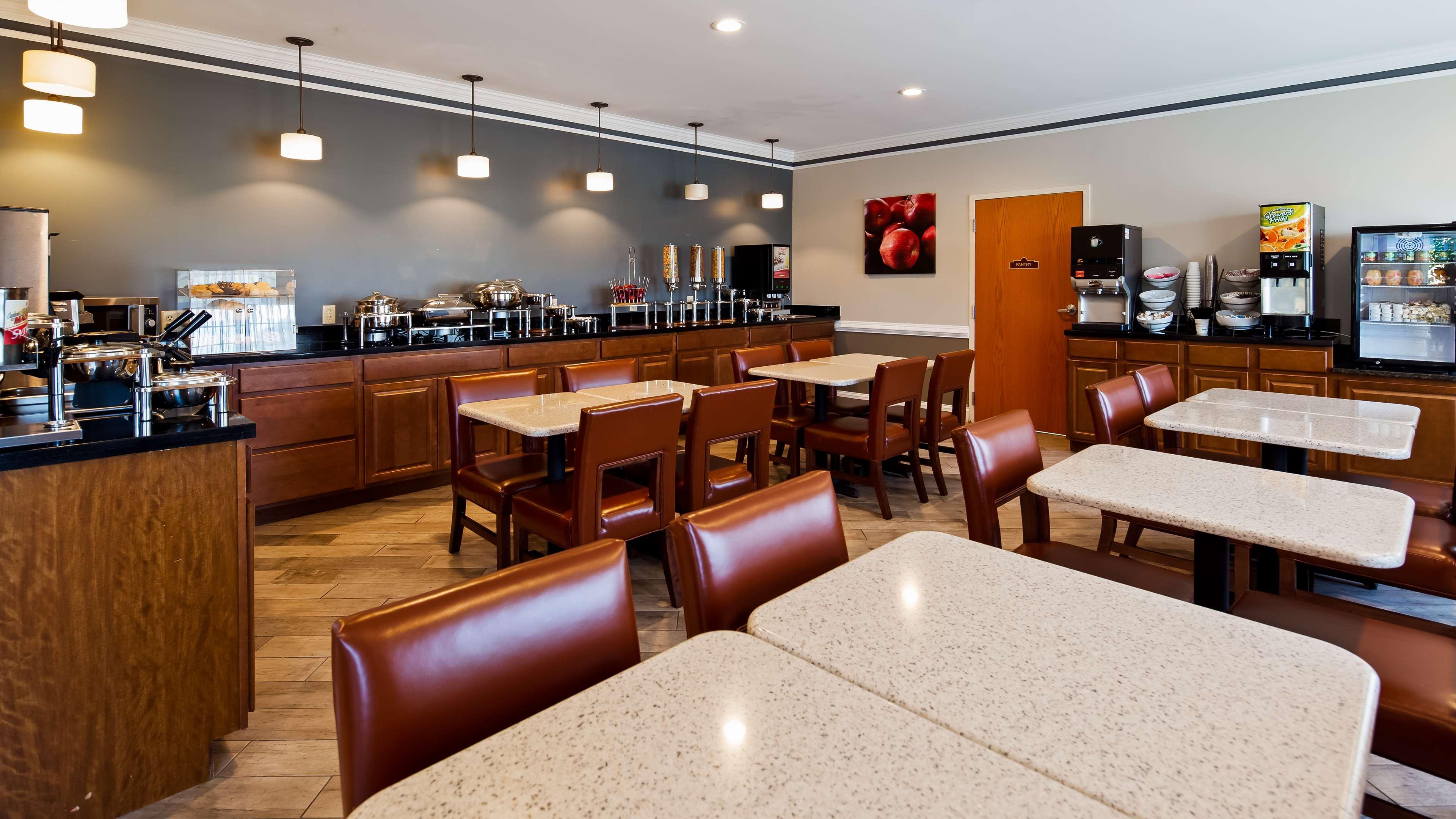 Best Western Plus Hannaford Inn & Suites Kenwood Exterior foto
