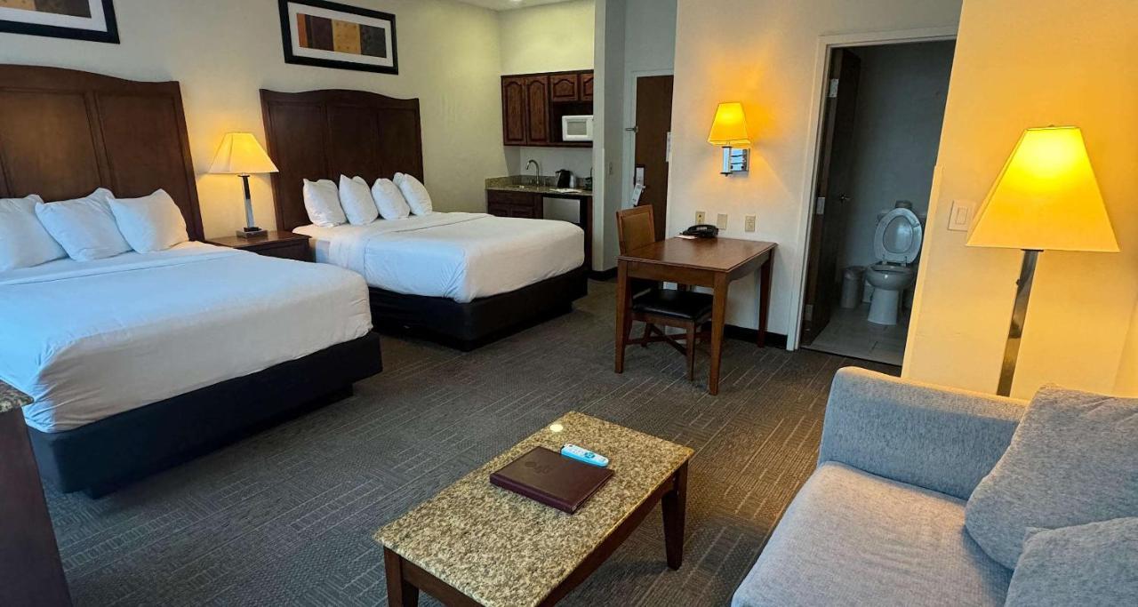 Best Western Plus Hannaford Inn & Suites Kenwood Exterior foto