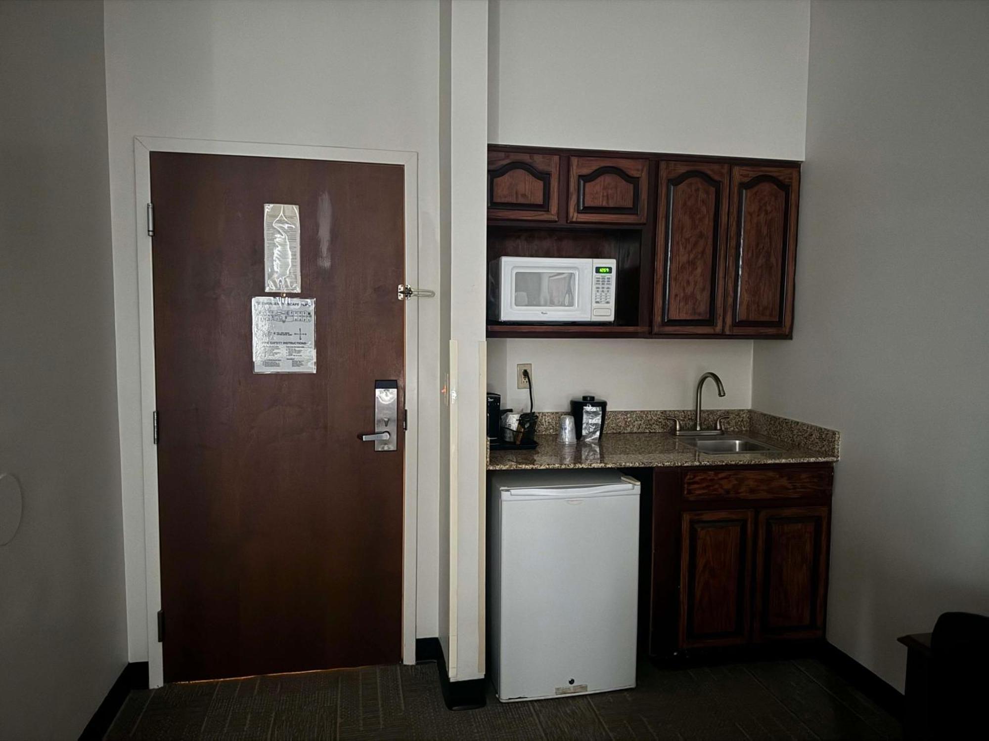 Best Western Plus Hannaford Inn & Suites Kenwood Exterior foto